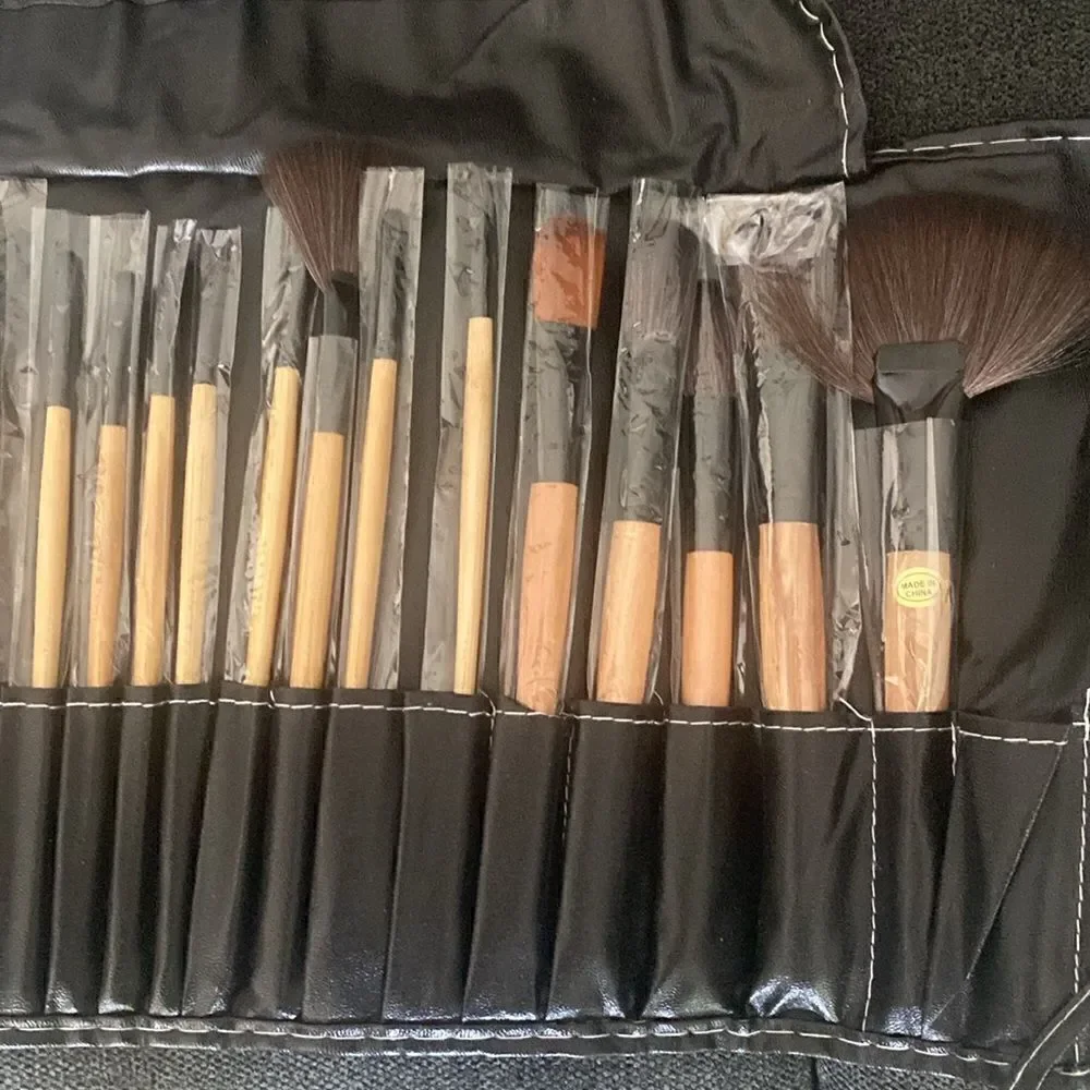 Accesories Makeup Brushes Set of 32 with Portable Faux Leather Pouch